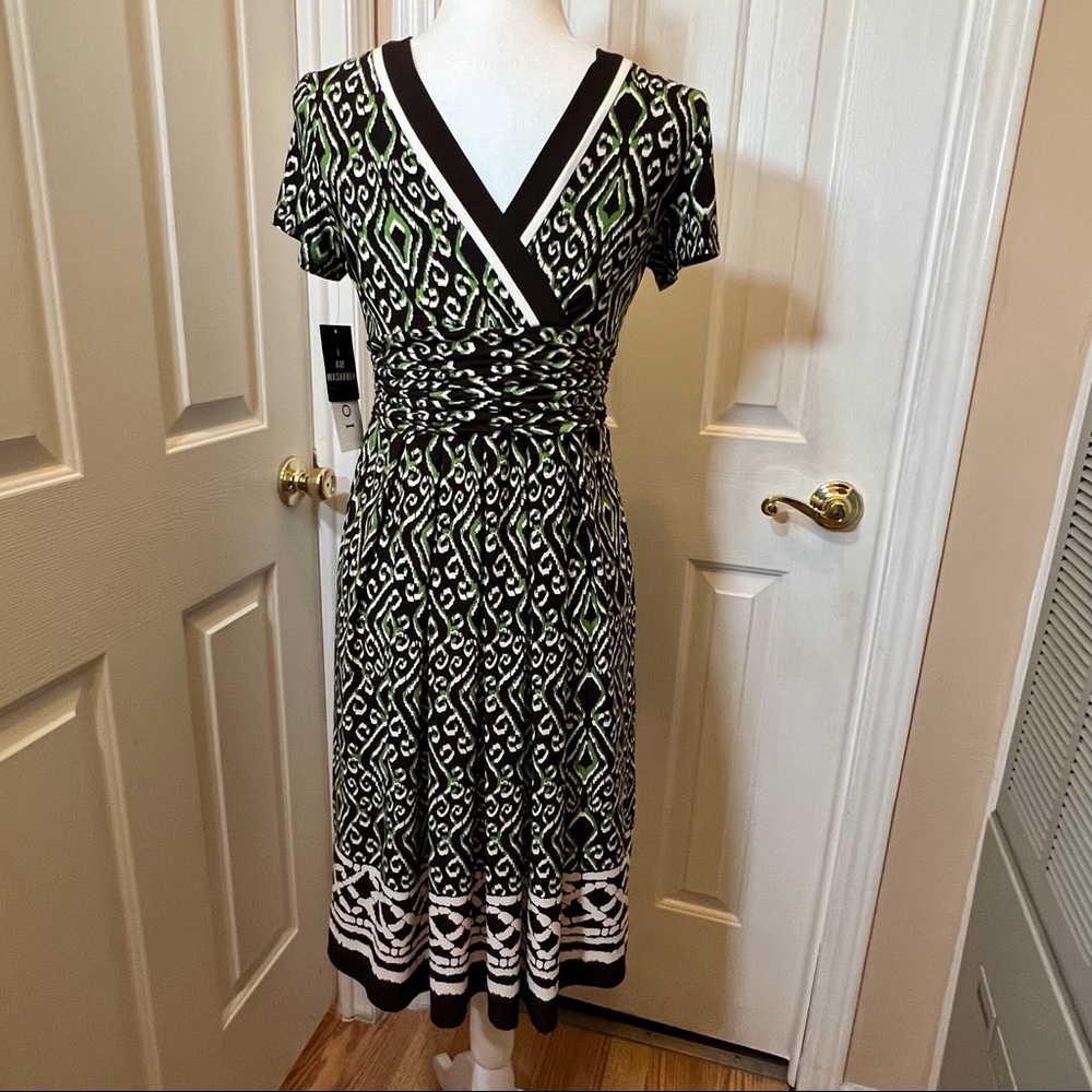 NWT Studio 1 V-Neck Fitted Waist Multicolored Black, Green and White